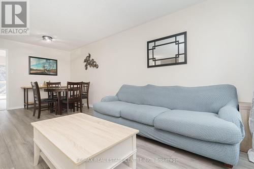 38 Eastview Crescent, Orangeville, ON - Indoor Photo Showing Living Room