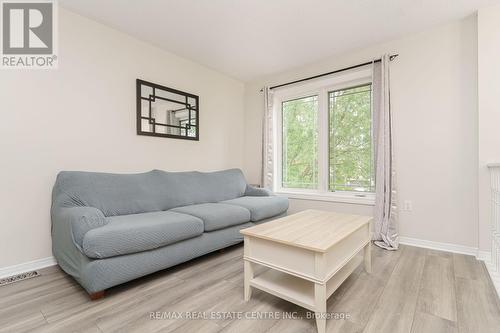 38 Eastview Crescent, Orangeville, ON - Indoor Photo Showing Living Room