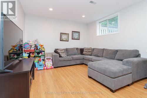 38 Eastview Crescent, Orangeville, ON - Indoor Photo Showing Living Room