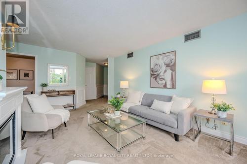 406 - 55 Kingsbridge Garden Circle, Mississauga, ON - Indoor Photo Showing Living Room