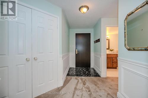 406 - 55 Kingsbridge Garden Circle, Mississauga, ON - Indoor Photo Showing Other Room