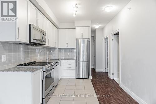 806 - 840 Queens Plate Drive, Toronto, ON - Indoor Photo Showing Kitchen With Upgraded Kitchen