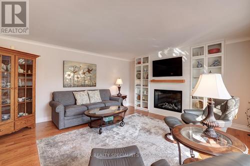 2208 Waycross Crescent, Mississauga, ON - Indoor Photo Showing Living Room With Fireplace