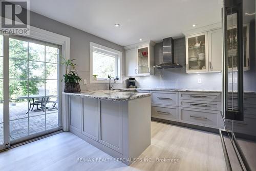 2208 Waycross Crescent, Mississauga, ON - Indoor Photo Showing Kitchen With Upgraded Kitchen