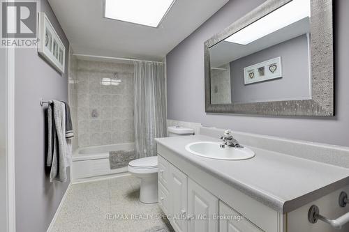 2208 Waycross Crescent, Mississauga, ON - Indoor Photo Showing Bathroom