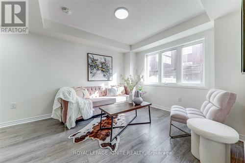 21 Fusilier Drive, Toronto, ON - Indoor Photo Showing Living Room