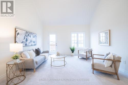 111 Robin Trail, Scugog, ON - Indoor Photo Showing Living Room