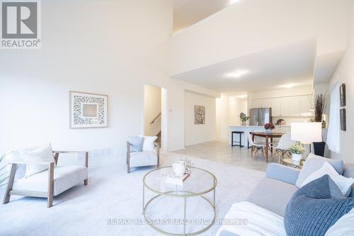 111 Robin Trail, Scugog, ON - Indoor Photo Showing Living Room