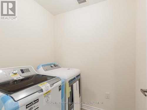 1147 Dragonfly Avenue, Pickering, ON - Indoor Photo Showing Laundry Room