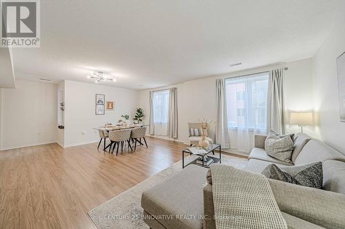 1006 - 75 Weldrick Road E, Richmond Hill, ON - Indoor Photo Showing Living Room