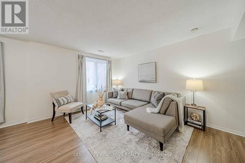 1006 - 75 Weldrick Road E, Richmond Hill, ON - Indoor Photo Showing Living Room