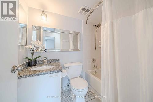 1006 - 75 Weldrick Road E, Richmond Hill, ON - Indoor Photo Showing Bathroom