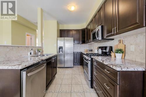 17 Ivy Stone Court, Markham, ON - Indoor Photo Showing Kitchen With Upgraded Kitchen