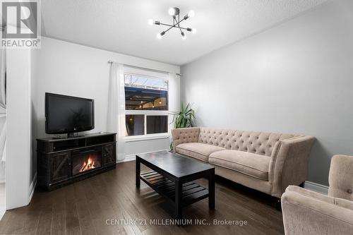 28 Mcgahey Street, New Tecumseth, ON - Indoor Photo Showing Living Room