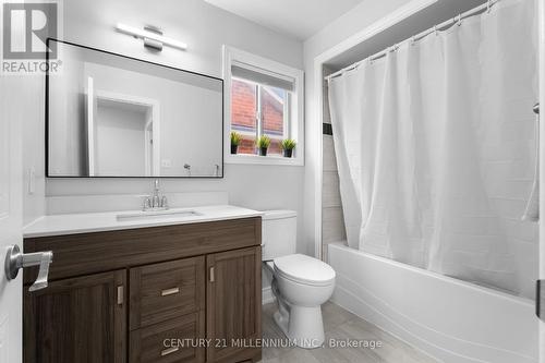 28 Mcgahey Street, New Tecumseth, ON - Indoor Photo Showing Bathroom