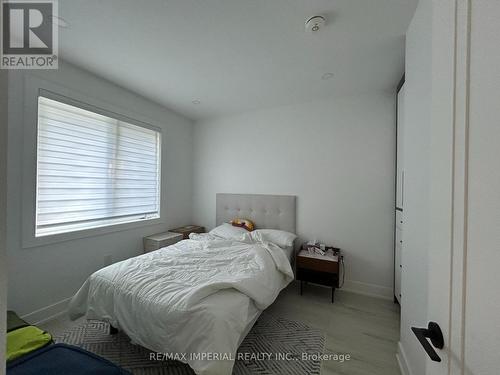 111 Evahill Crescent, Richmond Hill, ON - Indoor Photo Showing Bedroom