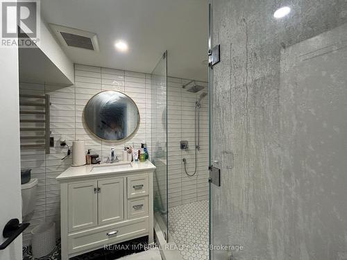 111 Evahill Crescent, Richmond Hill, ON - Indoor Photo Showing Bathroom