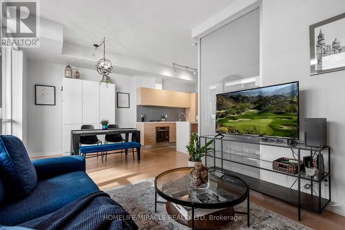 306 - 2 Bellefair Avenue, Toronto, ON - Indoor Photo Showing Living Room