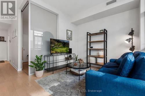 306 - 2 Bellefair Avenue, Toronto, ON - Indoor Photo Showing Living Room