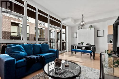 306 - 2 Bellefair Avenue, Toronto, ON - Indoor Photo Showing Living Room