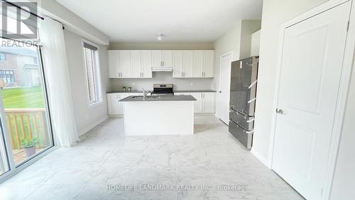 4 Sam Battaglia Crescent, Georgina, ON - Indoor Photo Showing Kitchen