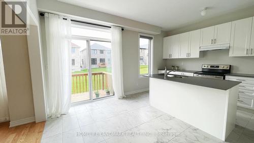 4 Sam Battaglia Crescent, Georgina, ON - Indoor Photo Showing Kitchen