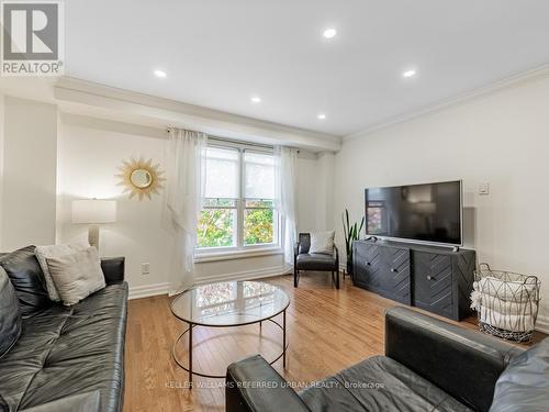 48 Wyatt Lane, Aurora, ON - Indoor Photo Showing Living Room