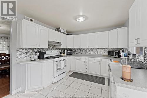 2725 Buckingham Drive, Windsor, ON - Indoor Photo Showing Kitchen