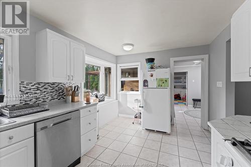 2725 Buckingham Drive, Windsor, ON - Indoor Photo Showing Kitchen