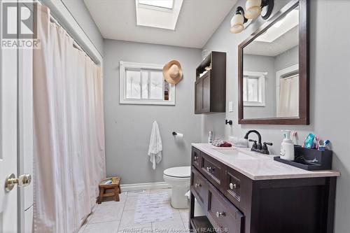 2725 Buckingham Drive, Windsor, ON - Indoor Photo Showing Bathroom