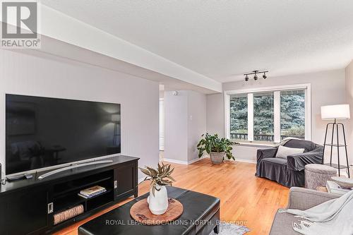 12 Smart Court, Collingwood, ON - Indoor Photo Showing Living Room