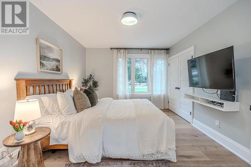 68 Dundonald Street, Barrie, ON - Indoor Photo Showing Bedroom