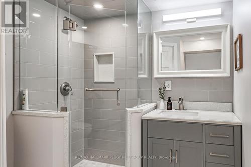 68 Dundonald Street, Barrie, ON - Indoor Photo Showing Bathroom