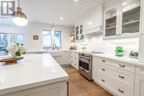 68 Dundonald Street, Barrie, ON - Indoor Photo Showing Kitchen With Upgraded Kitchen