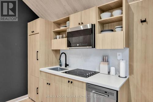 12 - 1026 Merrill Road, Alnwick/Haldimand, ON - Indoor Photo Showing Kitchen