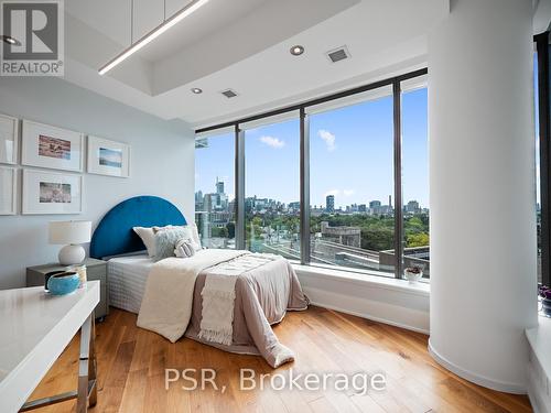 906 - 77 Charles Street W, Toronto, ON - Indoor Photo Showing Bedroom