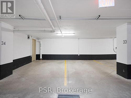 906 - 77 Charles Street W, Toronto, ON - Indoor Photo Showing Garage