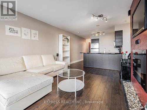 1800 - 33 Sheppard Avenue E, Toronto, ON - Indoor Photo Showing Living Room