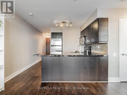 1800 - 33 Sheppard Avenue E, Toronto, ON - Indoor Photo Showing Kitchen