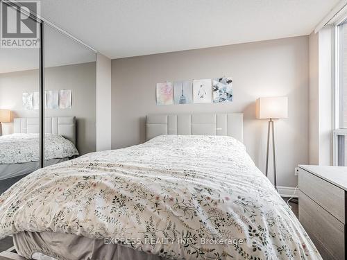 1800 - 33 Sheppard Avenue E, Toronto, ON - Indoor Photo Showing Bedroom