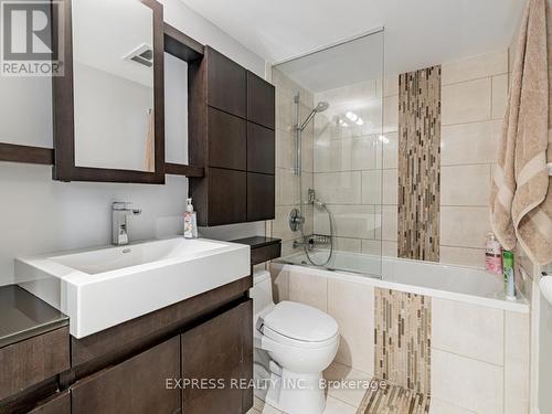 1800 - 33 Sheppard Avenue E, Toronto, ON - Indoor Photo Showing Bathroom