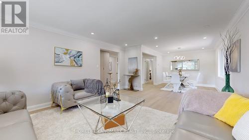 46 Bruce Farm Drive, Toronto, ON - Indoor Photo Showing Living Room