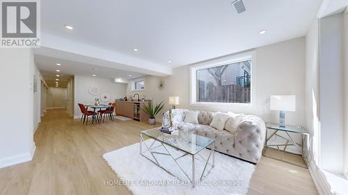 46 Bruce Farm Drive, Toronto, ON - Indoor Photo Showing Living Room