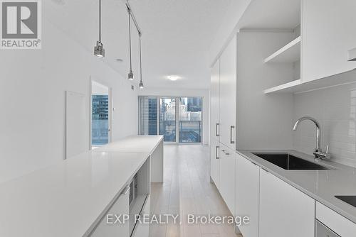 1503 - 88 Harbour Street, Toronto, ON - Indoor Photo Showing Kitchen With Upgraded Kitchen