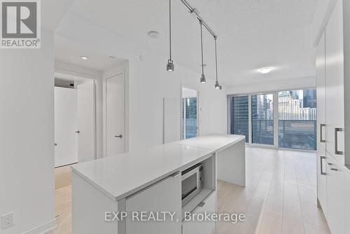 1503 - 88 Harbour Street, Toronto, ON - Indoor