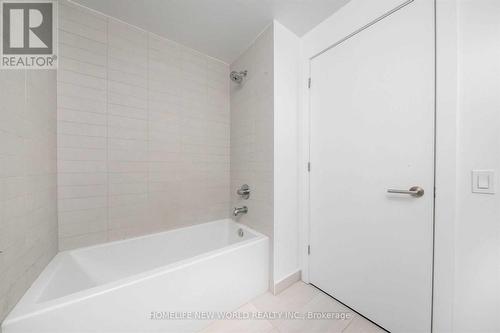 2413 - 403 Church Street, Toronto, ON - Indoor Photo Showing Bathroom