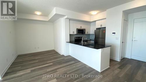 504 - 1603 Eglinton Avenue W, Toronto, ON - Indoor Photo Showing Kitchen