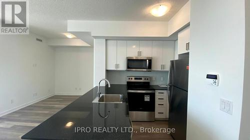 504 - 1603 Eglinton Avenue W, Toronto, ON - Indoor Photo Showing Kitchen