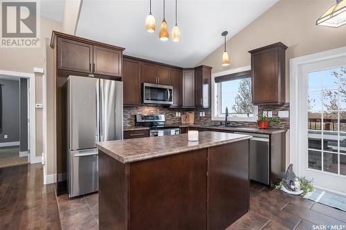 331 Klassen Crescent, Saskatoon, SK - Indoor Photo Showing Kitchen With Stainless Steel Kitchen With Upgraded Kitchen