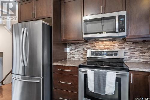 331 Klassen Crescent, Saskatoon, SK - Indoor Photo Showing Kitchen With Stainless Steel Kitchen With Upgraded Kitchen